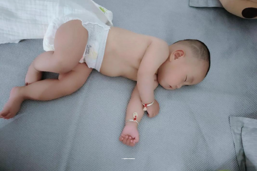 莱阳三个月宝宝抬头不稳 莱阳三个月宝宝抬头不稳